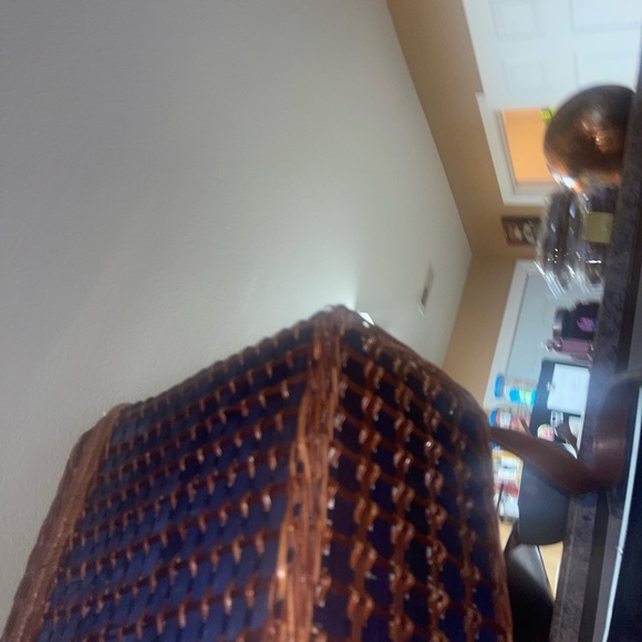 Vintage picnic basket the handle is coming off need to be fixed it is vintage - Picture 2 of 7